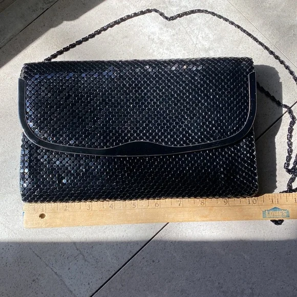 Black Sequin clutch bag w/attached chain for that special date-night. Nice size - Picture 8 of 10